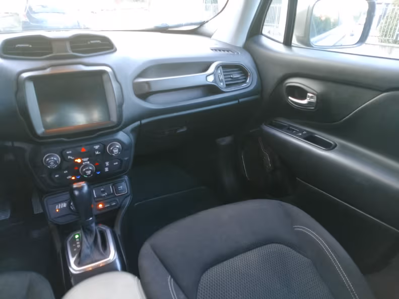 Jeep Renegade - 30