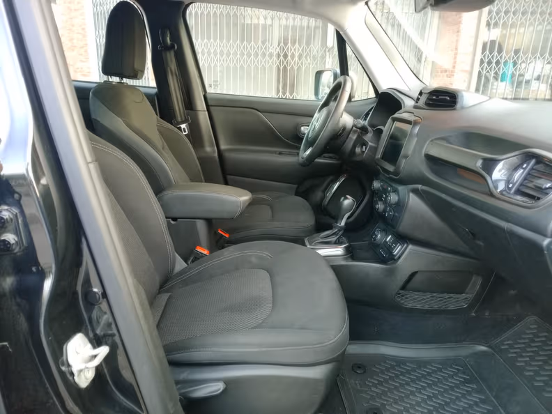 Jeep Renegade - 32