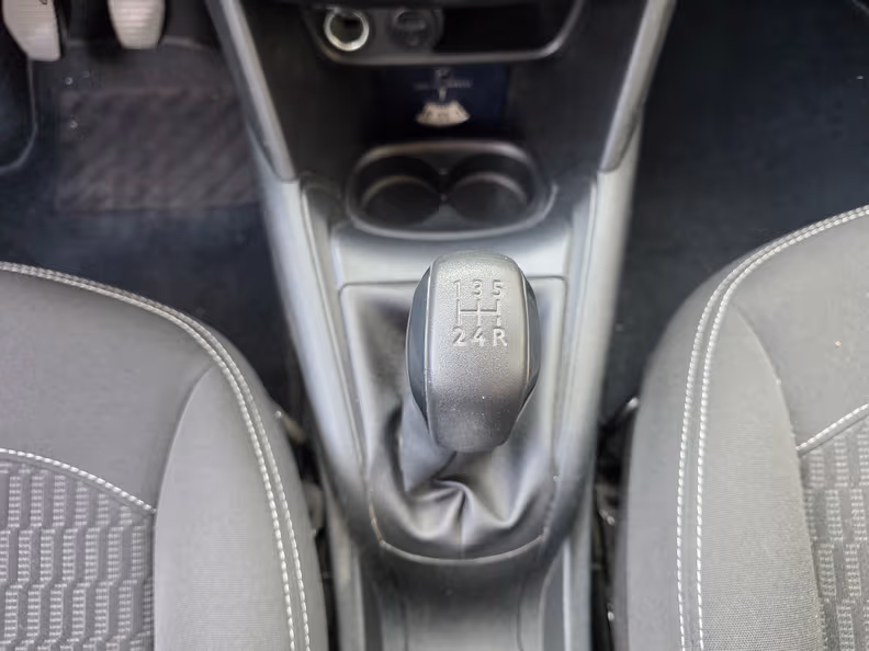 Peugeot 208 - 17