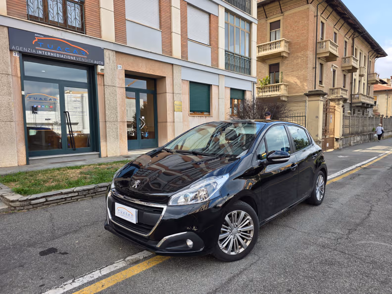 Peugeot 208 - 1