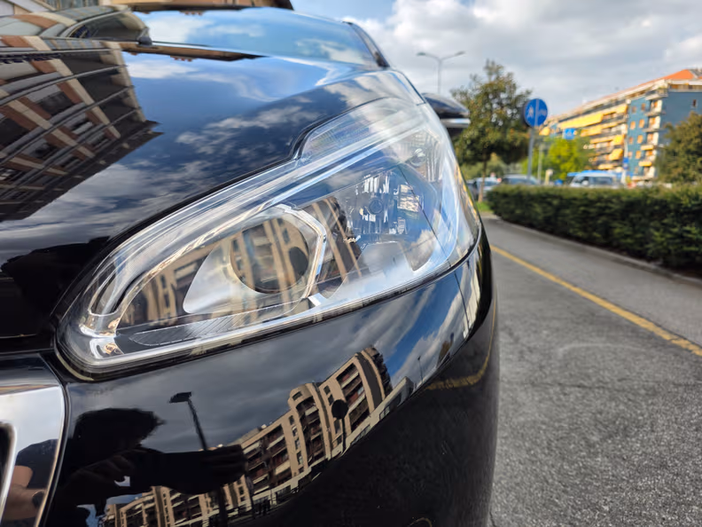 Peugeot 208 - 4