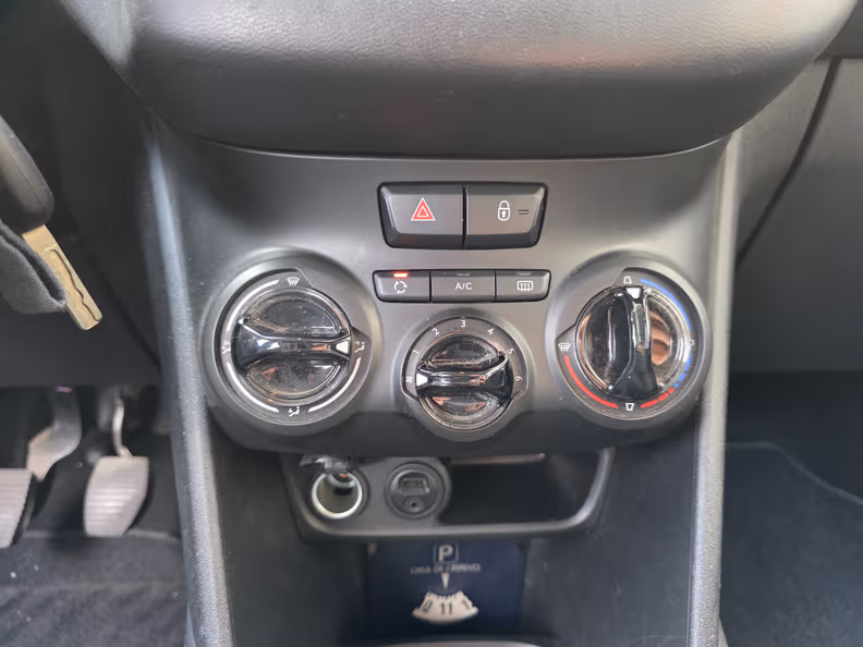 Peugeot 208 - 16