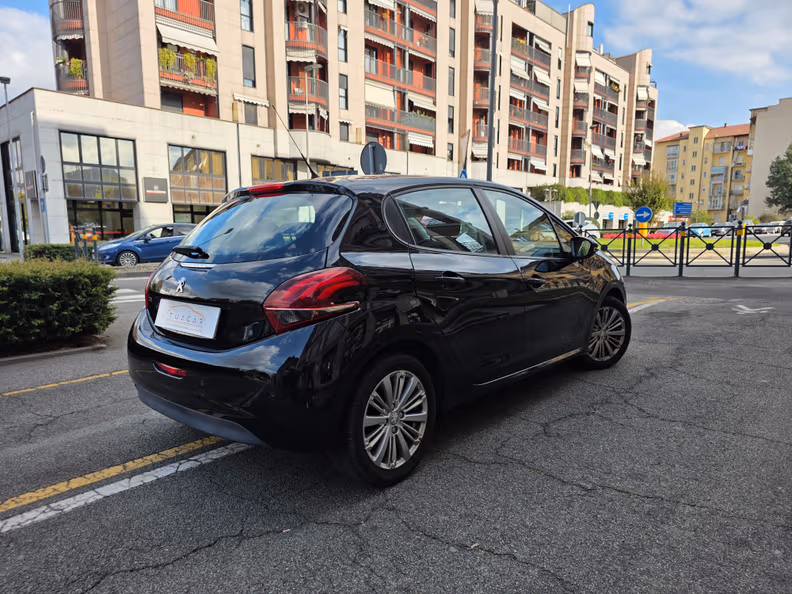 Peugeot 208 - 5