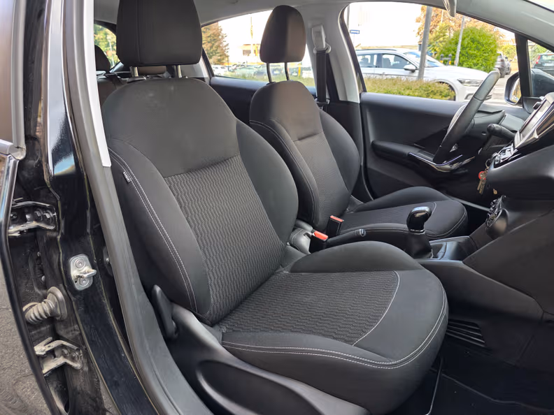 Peugeot 208 - 9