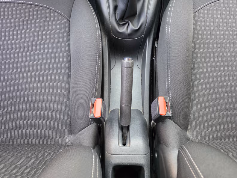 Peugeot 208 - 18