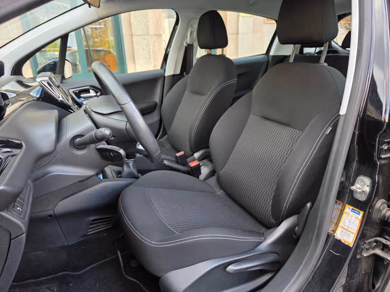 Peugeot 208 - 7