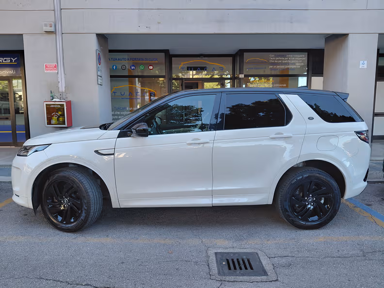 Land Rover Discovery Sport - 26