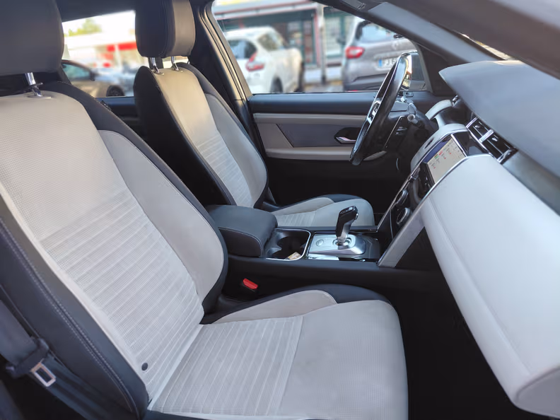 Land Rover Discovery Sport - 11