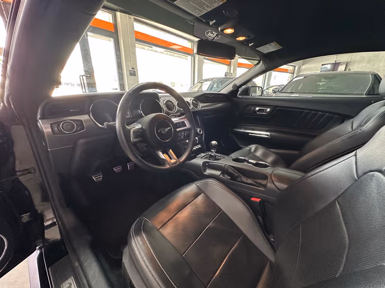Ford Mustang - 8