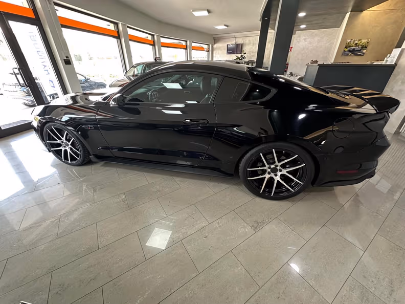 Ford Mustang - 2