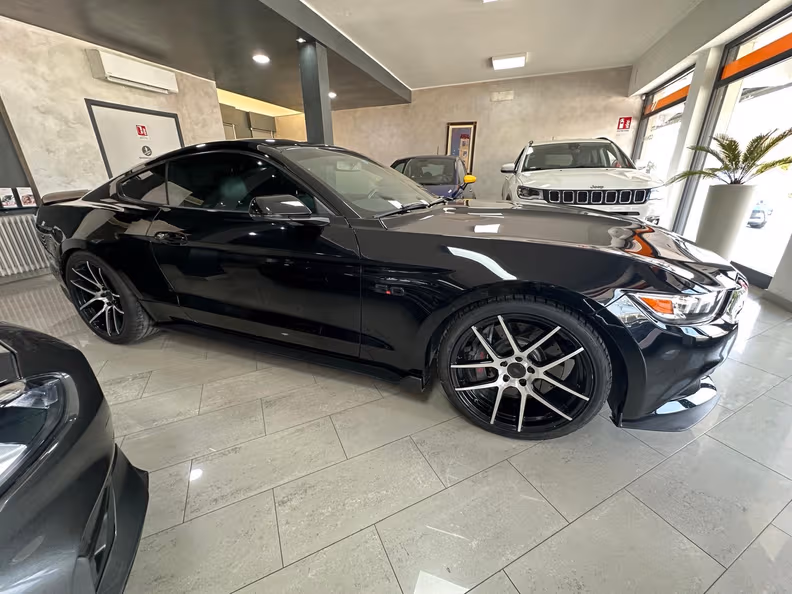 Ford Mustang - 4