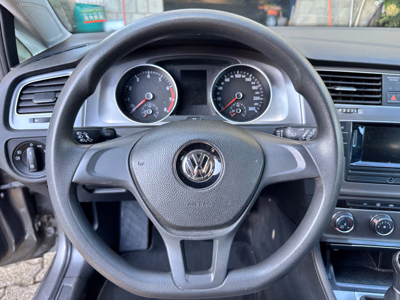 Volkswagen Golf - 9