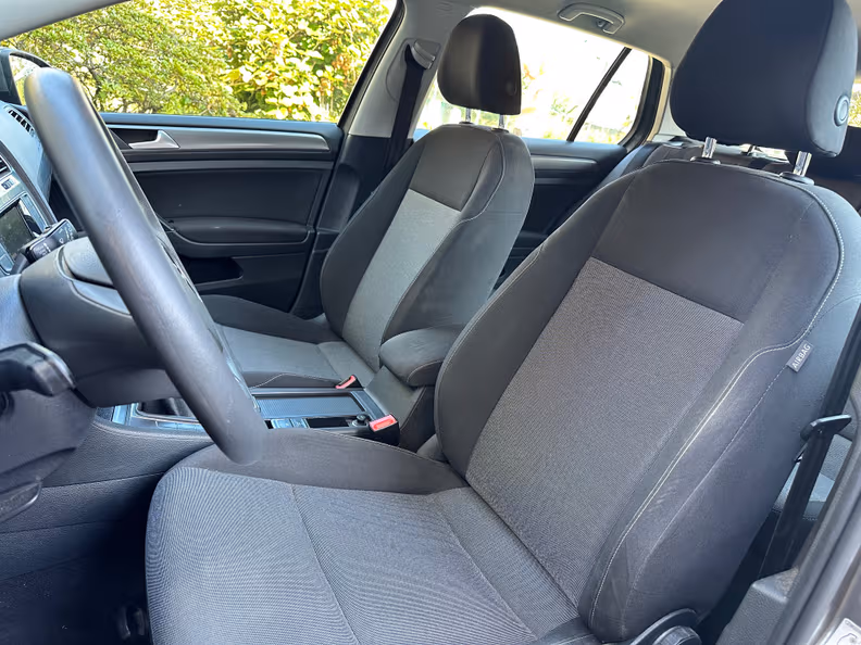 Volkswagen Golf - 22