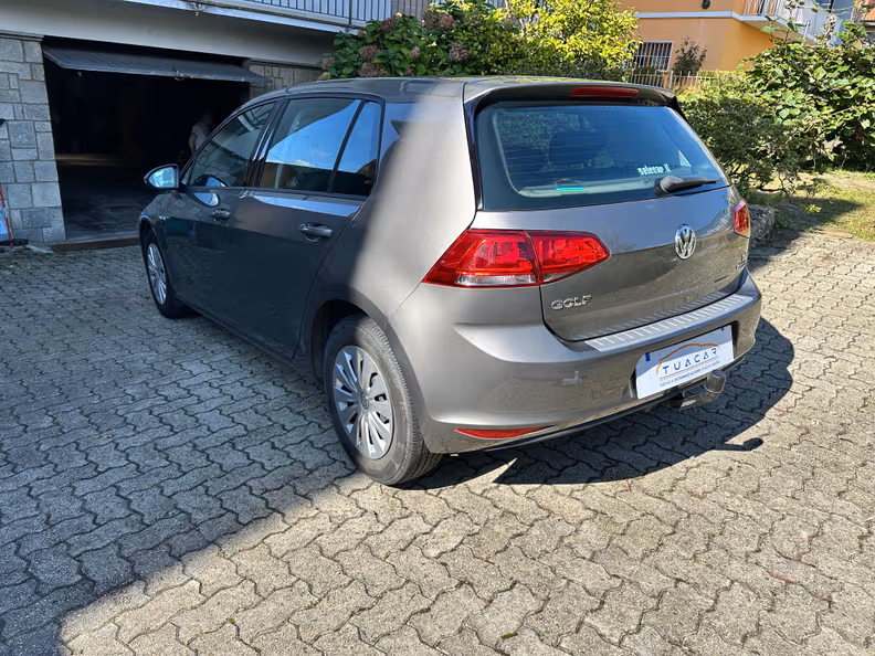 Volkswagen Golf - 6