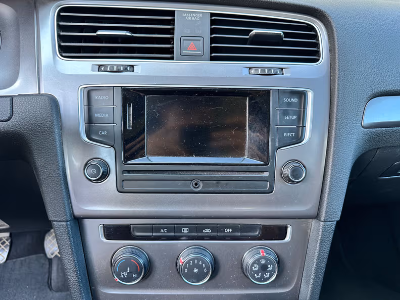 Volkswagen Golf - 26