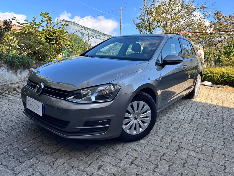 Volkswagen Golf - 1