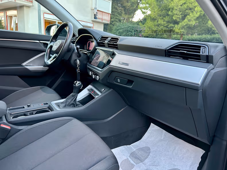Audi Q3 - 18