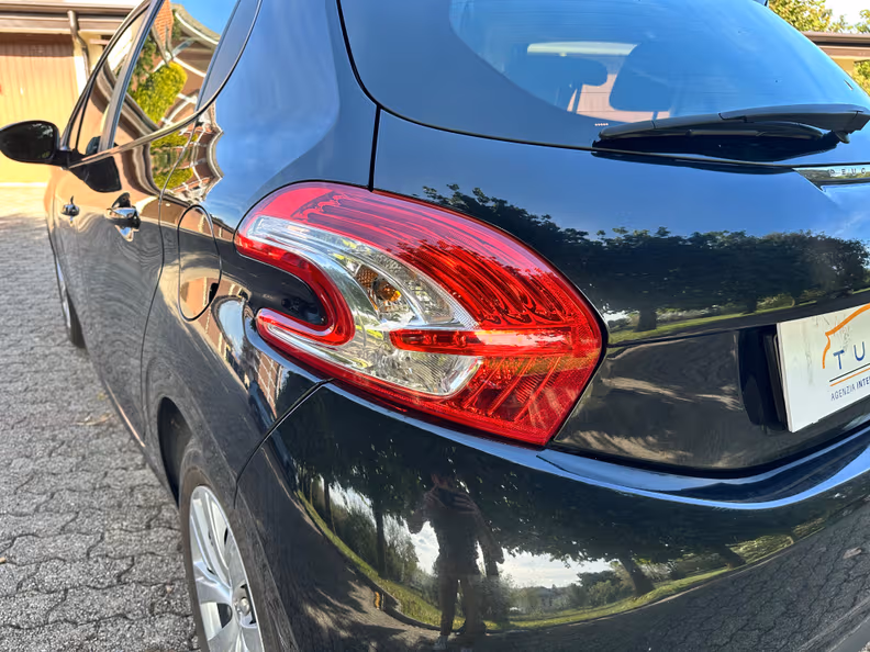 Peugeot 208 - 30