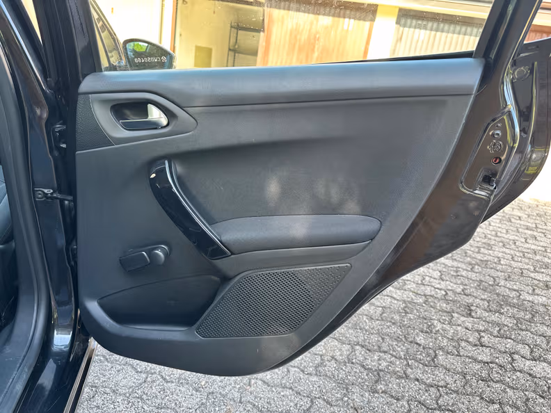 Peugeot 208 - 20