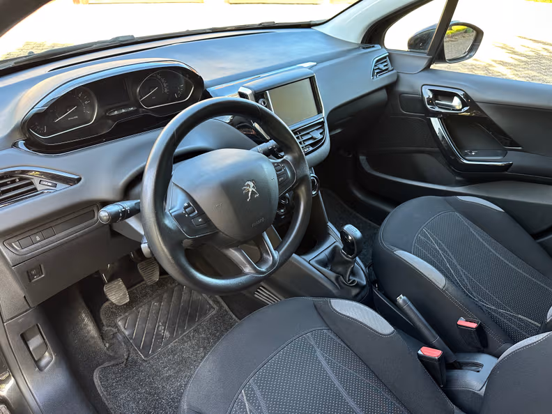 Peugeot 208 - 24