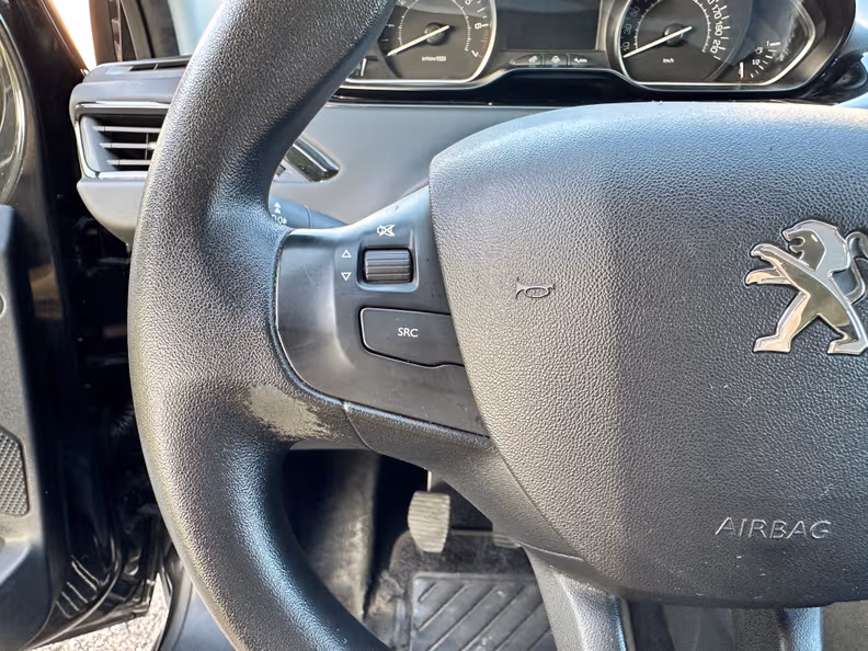 Peugeot 208 - 10