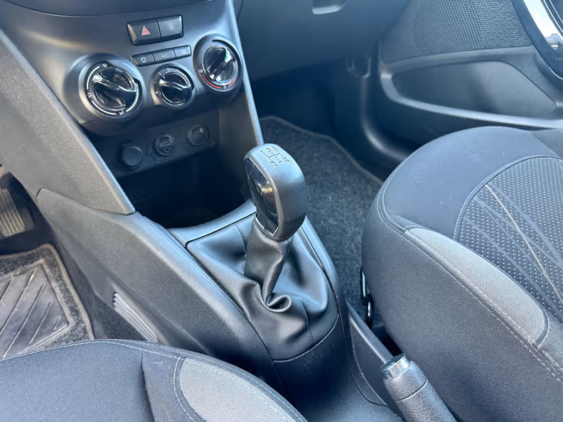 Peugeot 208 - 15