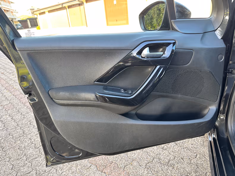 Peugeot 208 - 22