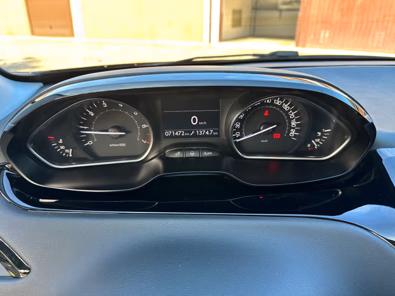Peugeot 208 - 11
