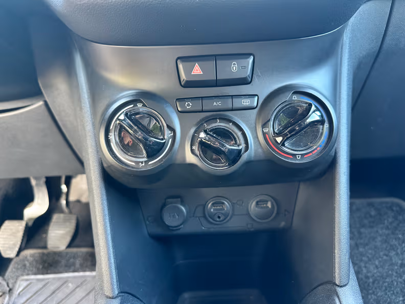 Peugeot 208 - 14