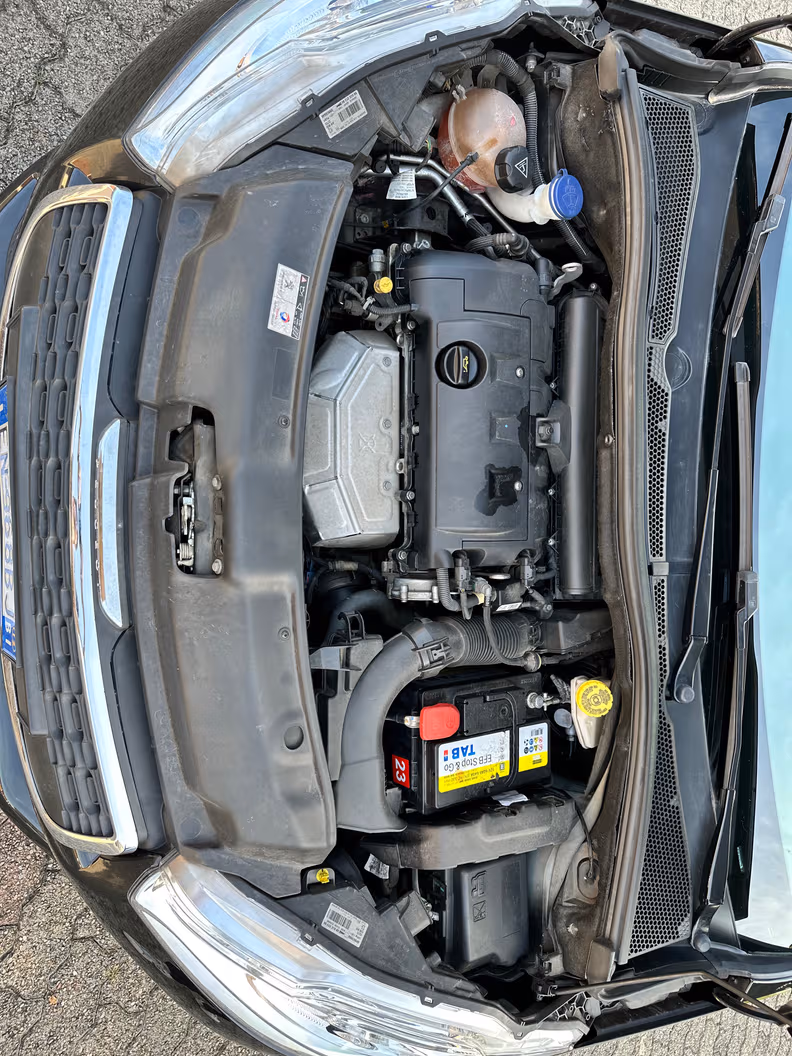 Peugeot 208 - 35