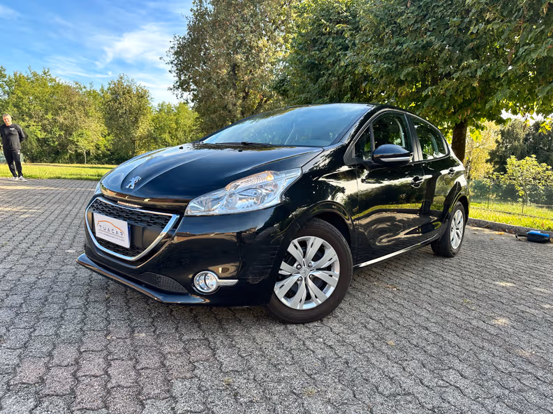Peugeot 208 - 1