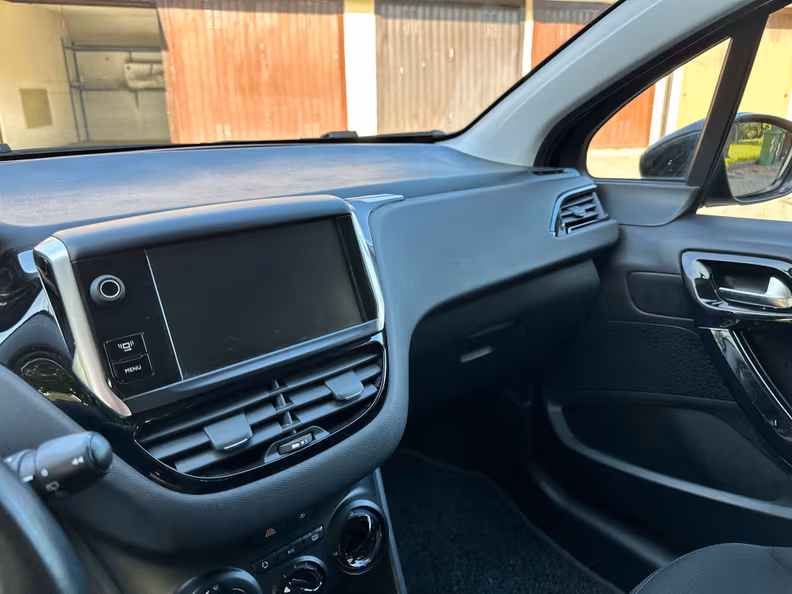 Peugeot 208 - 27