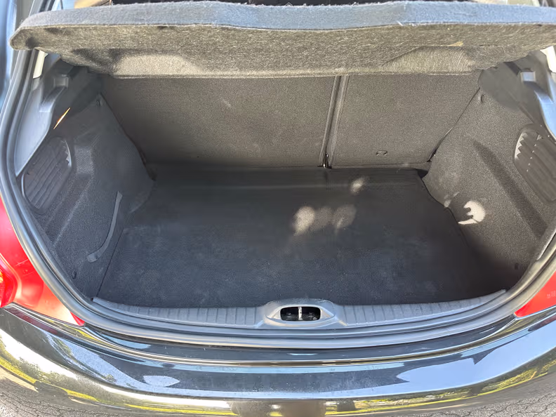 Peugeot 208 - 31
