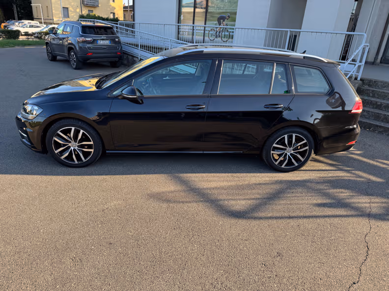 Volkswagen Golf - 2