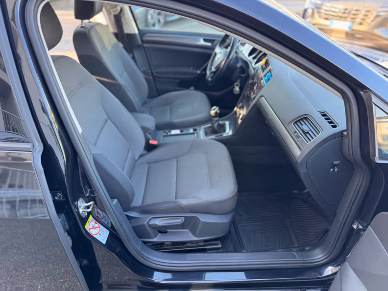 Volkswagen Golf - 18