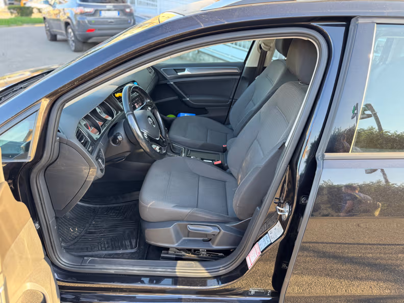 Volkswagen Golf - 12