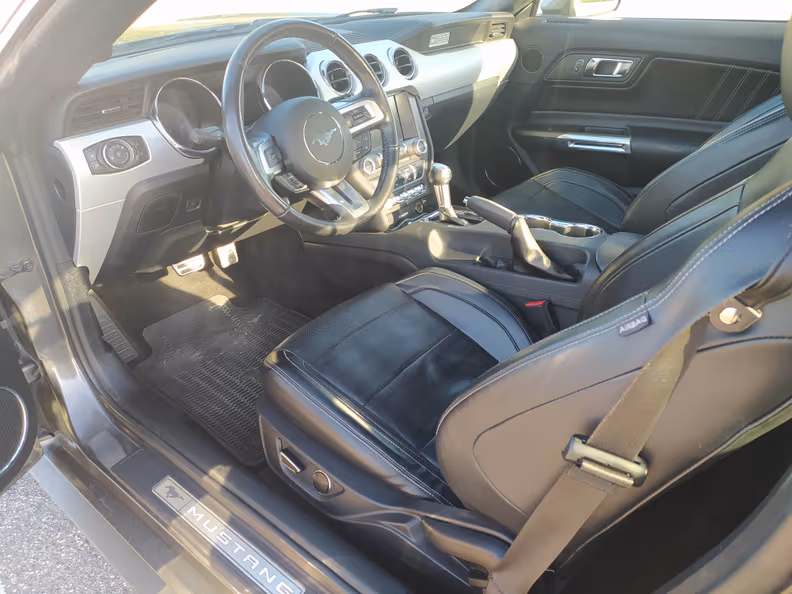 Ford Mustang - 7