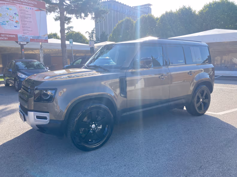 Land Rover Defender - 13