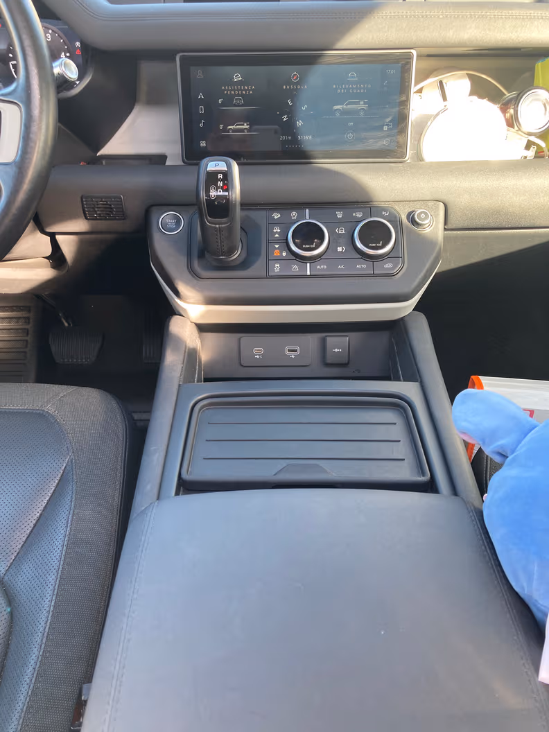 Land Rover Defender - 58