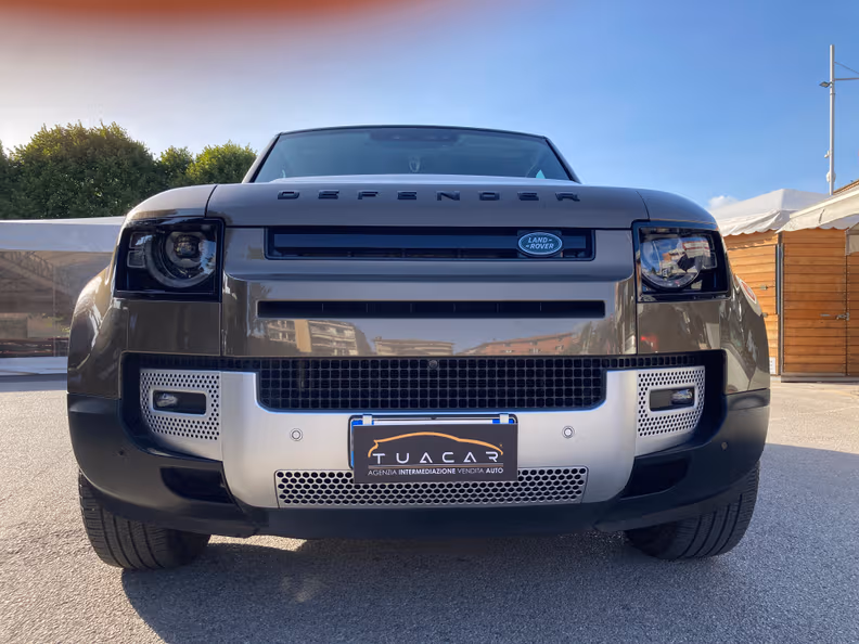 Land Rover Defender - 38
