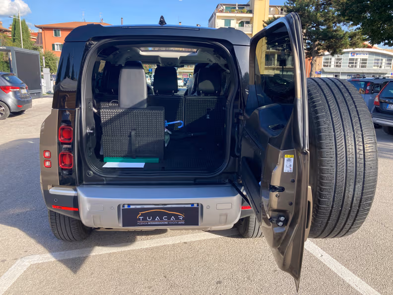Land Rover Defender - 73
