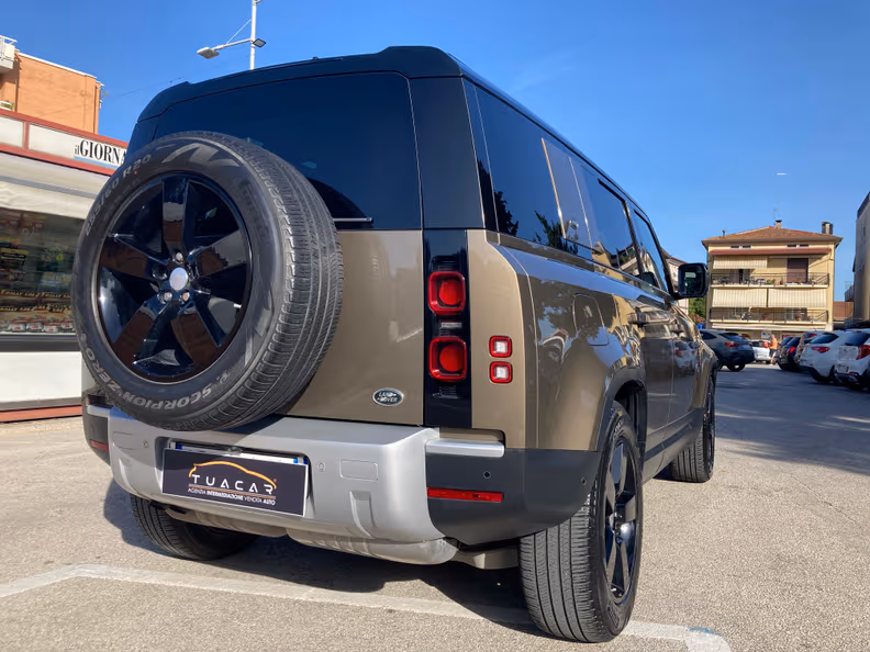Land Rover Defender - 24