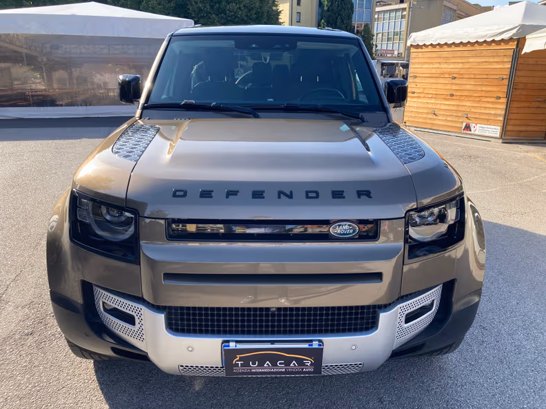 Land Rover Defender - 36