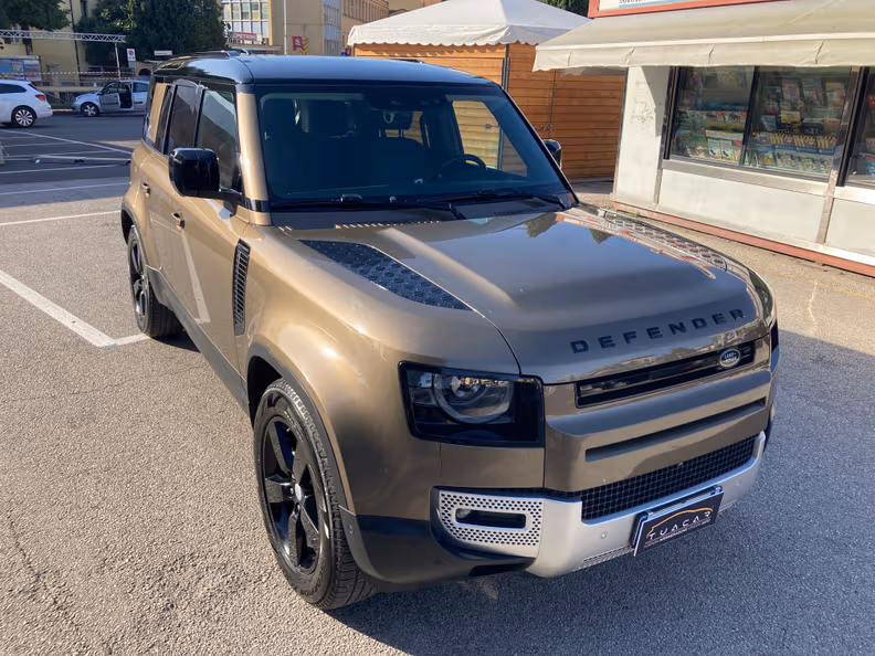 Land Rover Defender - 34