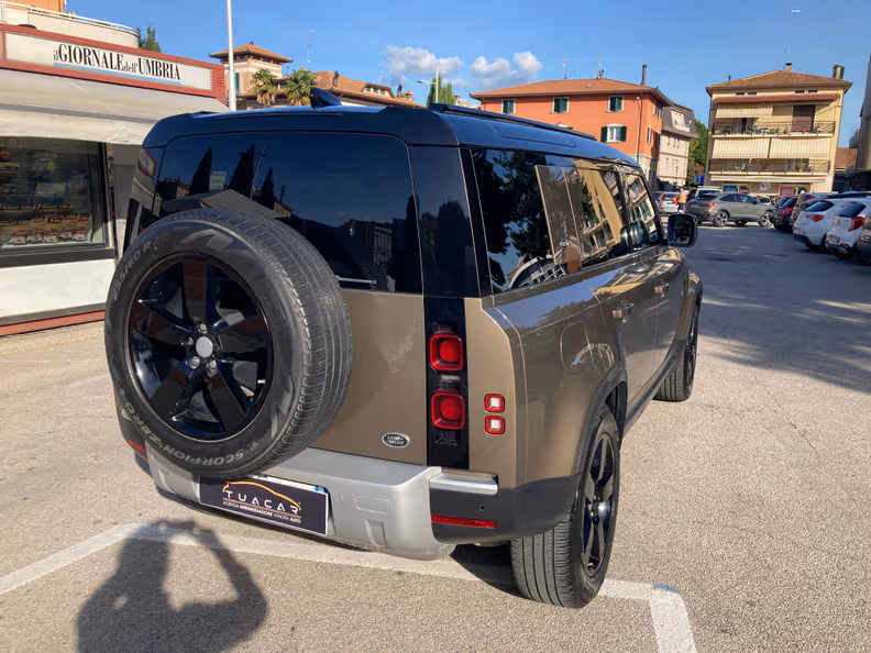 Land Rover Defender - 25