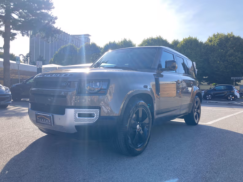 Land Rover Defender - 12