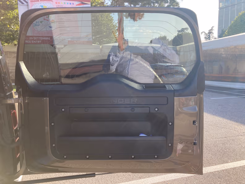 Land Rover Defender - 72