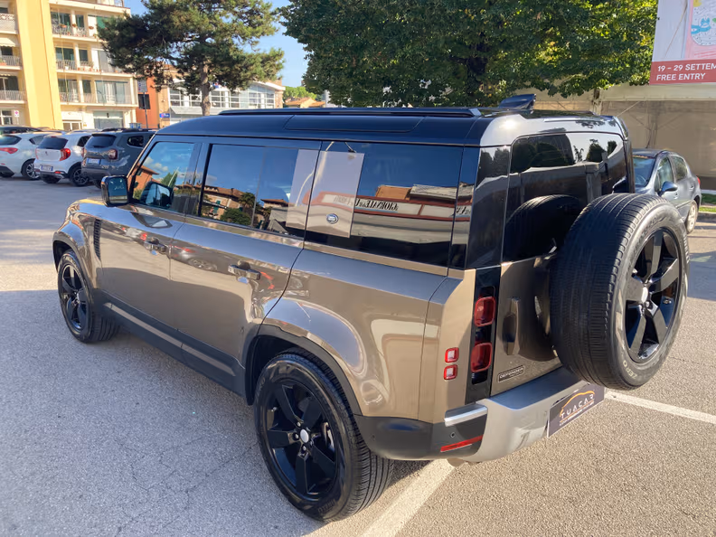 Land Rover Defender - 19