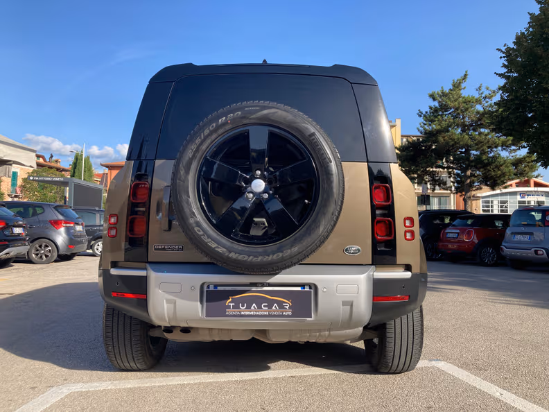 Land Rover Defender - 5