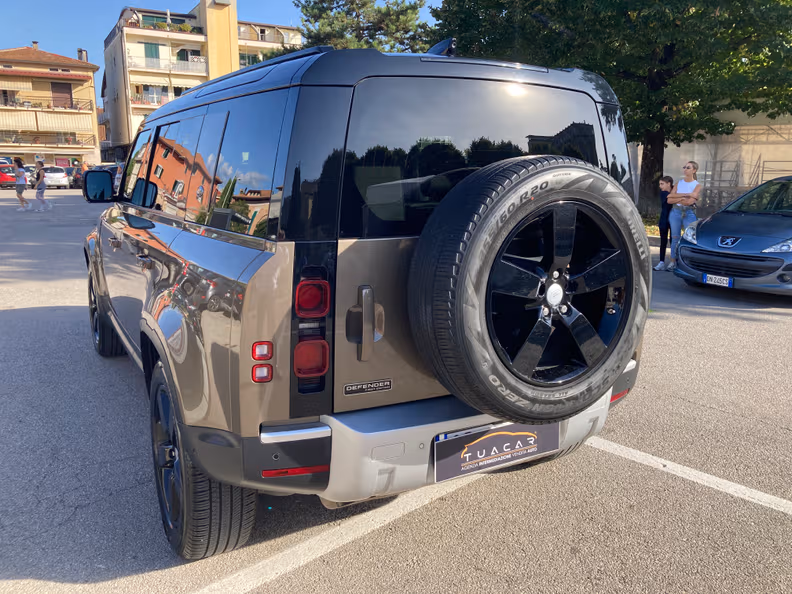 Land Rover Defender - 22